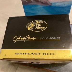 Johnny Morris Gold Series Baitcast Reel w/ Case & Box – Bass Pro Shops